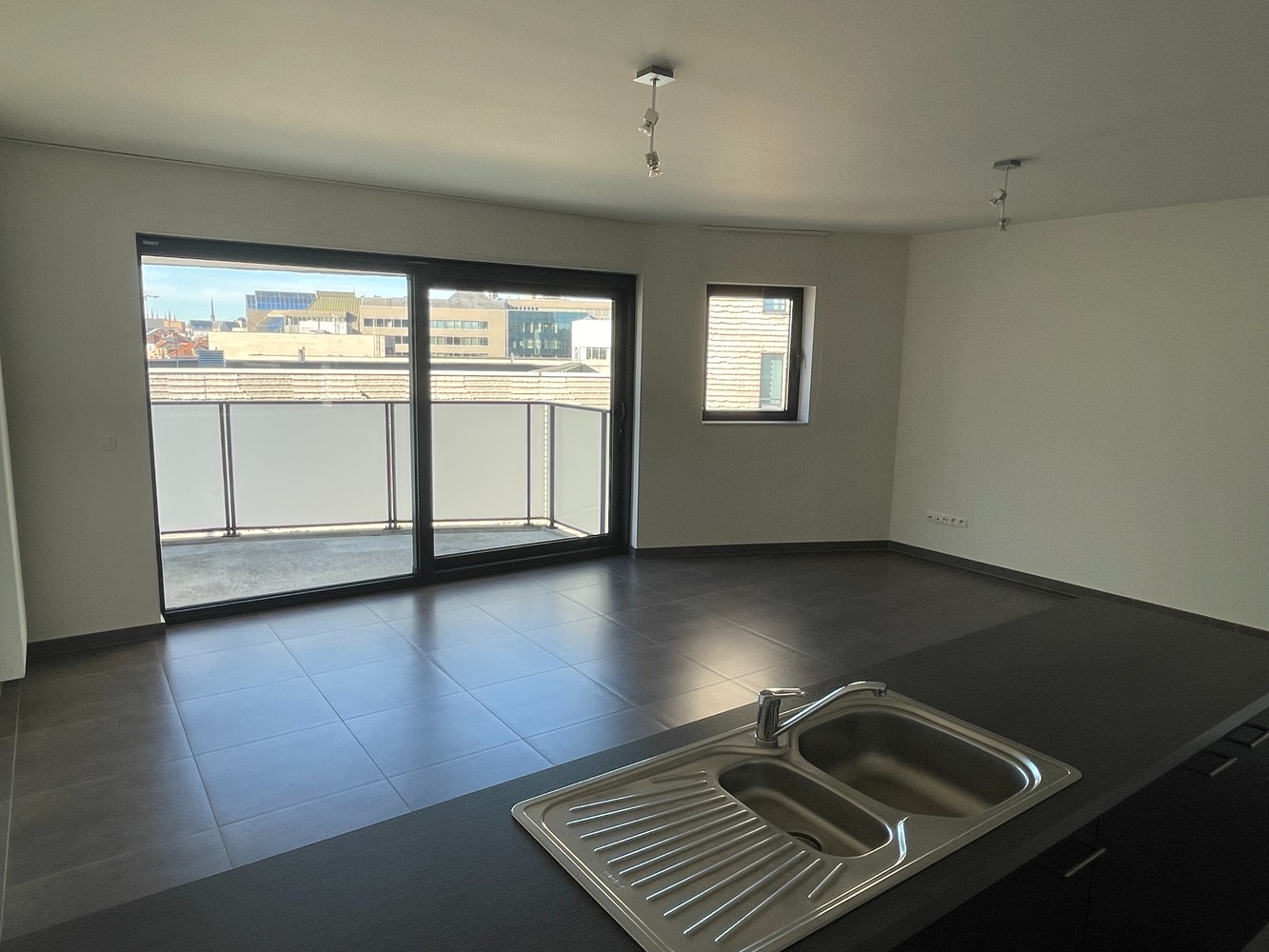 Welgelegen appartement met twee slaapkamers en autostaanplaats - foto 2