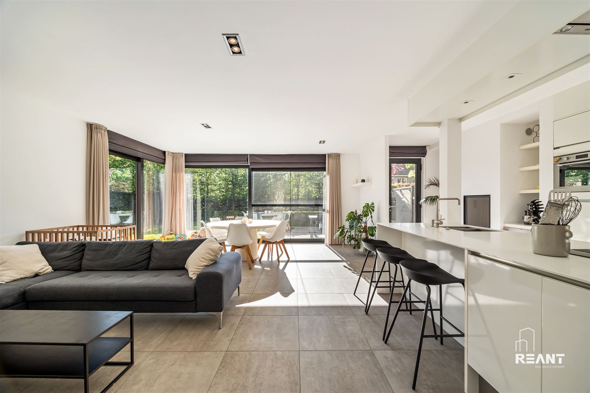 Instapklare woning met 4 slaapkamers, tuin en garagebox. - foto 4