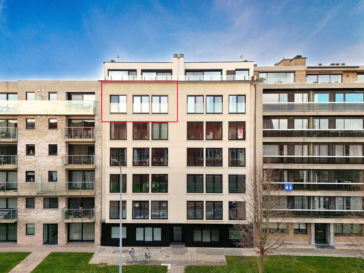 Renovated, energy-efficient 3-bedroom apartment in Ypres - photo 1