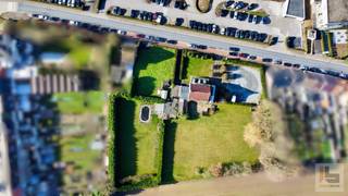 Dit onroerend goed is gelegen op "Hogerlucht" te Ronse en biedt heel veel potentieel naar bouwen van meerdere woningen (bv. type woonerf ). De grond...