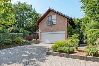 Infos : bruxelles.ouest@weinvest.be or 02 315 77 22 | Located in one of the most sought-after neighborhoods of Jette, this charming four-façade...