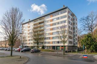 HOBOKEN | SUN RESIDENCE | TE RENOVEREN HOEKAPPARTEMENT MET TWEE SLAAPKAMERS EN KELDER | EPC C |Indeling als volgt: inkomhal - toilet - wasplaats -...