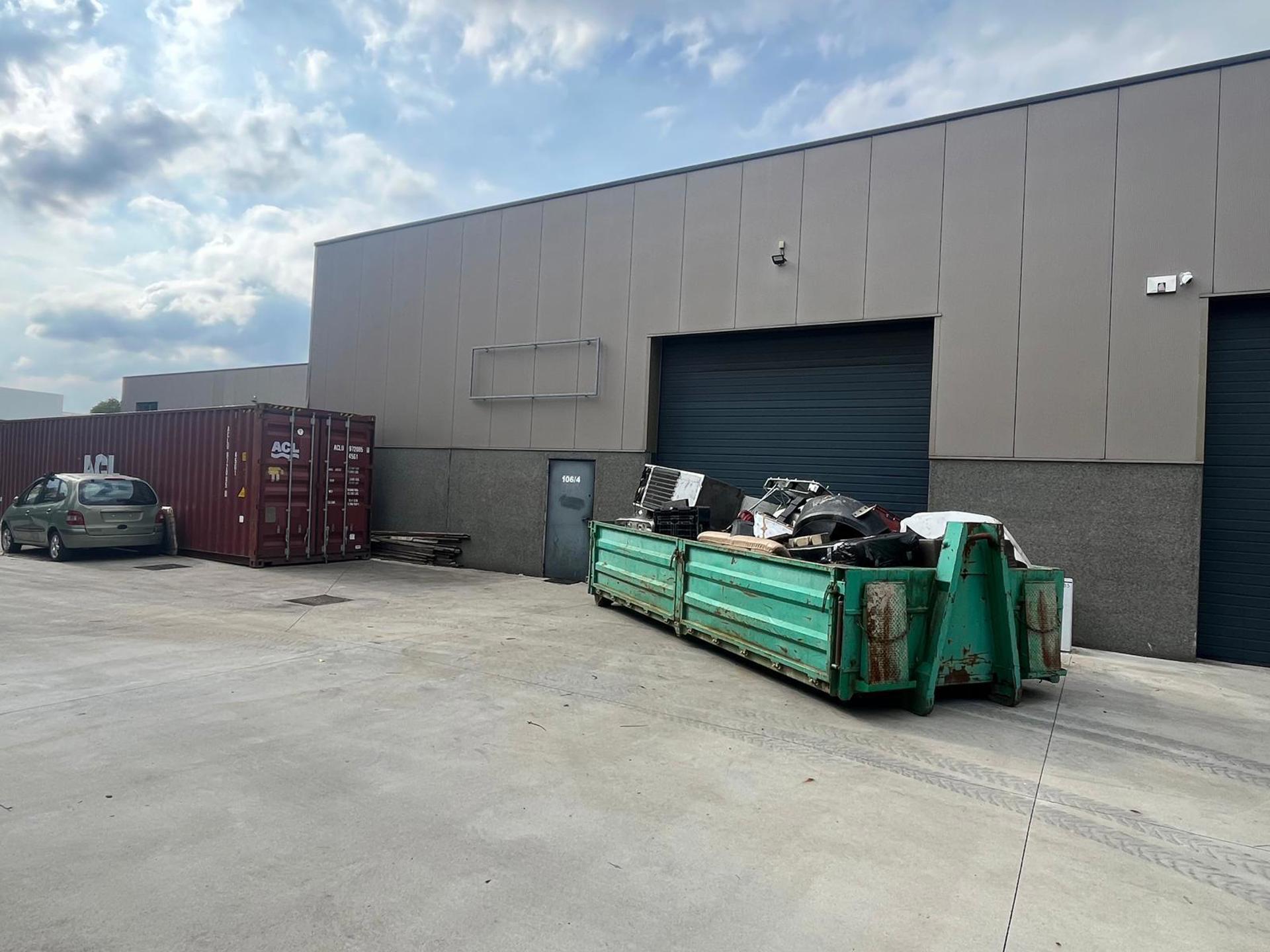 Magazijn te Ranst.Oppervlakte 345m²Vrije hoogte van 6,5mVlotte verbinding naar E34 - E313