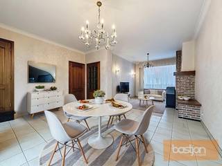 Gelegen in het hart van Marke, bieden wij deze woning aan. De woning beschikt over een ruime indeling met tal van mogelijkheden.Op het gelijkvloers...