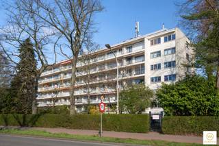 Prima startersappartement of interessante investering met een prima ZW-georiënteerd terras op een aangename ligging nabij domein Hof ter Linden &...