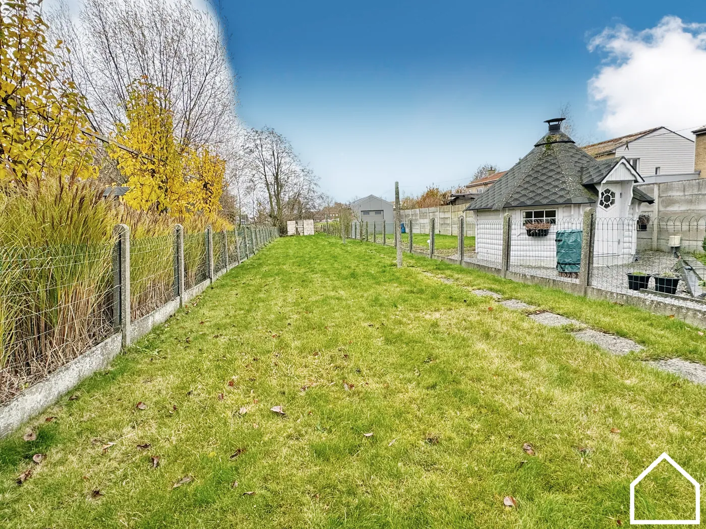 TE RENOVEREN WONING MET 3SLPKS, MOGELIJKHEID GARAGE EN GROTE TUIN - foto 4