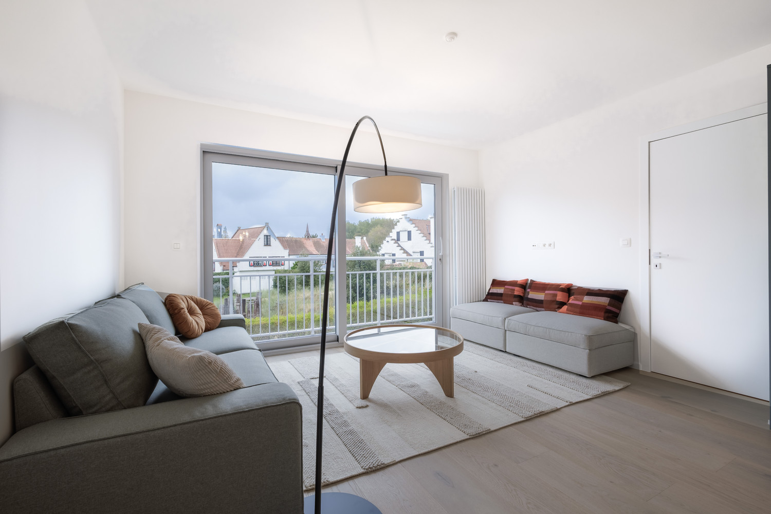 Volledig gerenoveerd lichtrijk appartement in rustig gelgen villa residentie te Duinbergen - photo 3