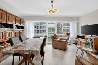 Zonnig en gerenoveerd 2 slaapkamerappartement gelegen aan de rugzijde van de Zeedijk,.Op het eerste verdiep in de Res. Monte Casino vindt u dit...