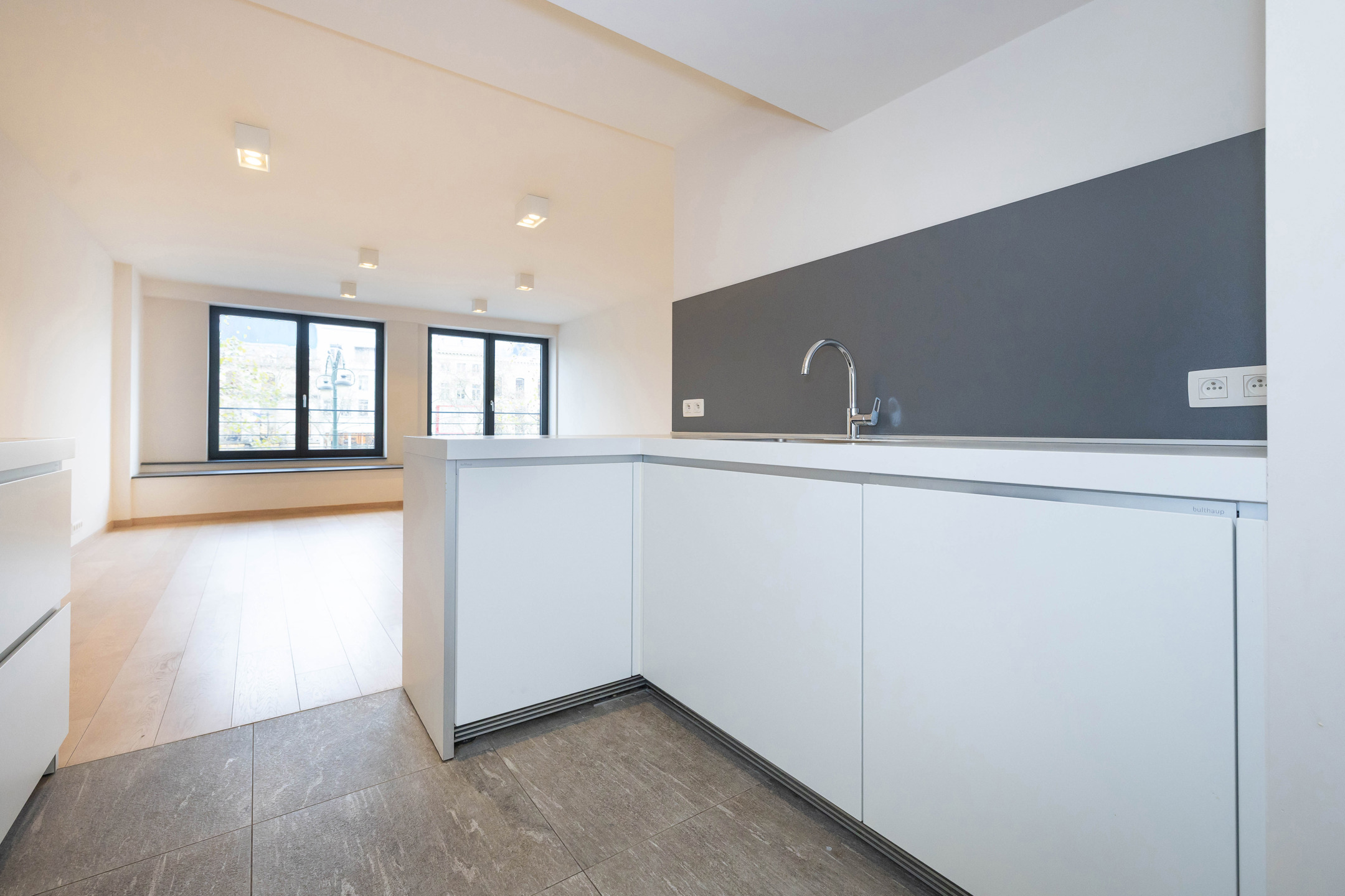 Apartment for sale in Ixelles with 1 bedroom - photo 2