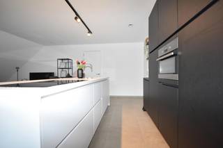 Energiezuinig, ruim- en lichtrijk appartement gelegen op de 2de verdieping (geen lift aanwezig), in een kleinschalig complex van 3 appartementen en...