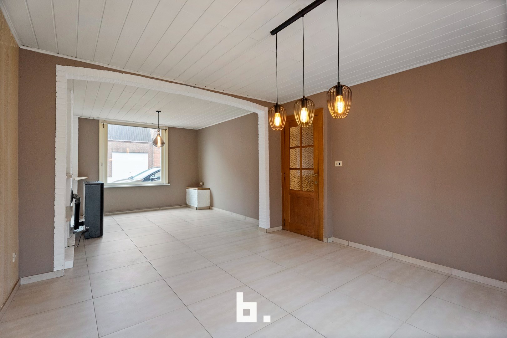 Halfopen woning met tuin, 3 slaapkamers - ingang aan zijkant voor fietsen/groenafval - foto 2