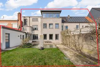 GELIJKVLOERSWachtruimteGang met klantentoiletDirectiebureel met zicht op de tuin2 spreekkamer, 5 burelenToilet voor personeelArchiefTechnische...