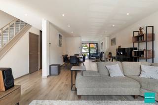 Volledig gerenoveerde en energiezuinige woning met 3 slaapkamers en tuin in hartje MerchtemWelkom in deze eigentijdse woning gelegen in...