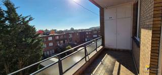 Goed gelegen appartement van ca. 87m²(volgens EPC) met veel lichtinval op de 3de verdieping in een gebouw van 4 hoog met 2 slaapkamers en...