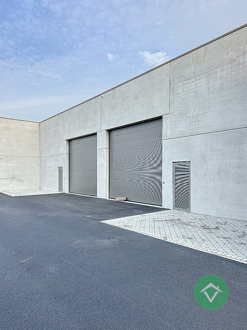 Nieuwbouw loods KMO-UNIT te koop – 256 m² met 1 parkeerplaats inbegrepen op de industriezone te Aartrijke - foto 2