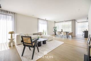 Voor meer info en foto’s, surf naar www.swevers.be – Deze instapklare BEN-woning in de Zwanenbergstraat 48, Paal, is een moderne open bebouwing...