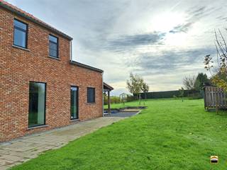 Zeer rustig gelegen halfopen bebouwing met ruim tuingedeelte. De woning is gelegen in een rustige deelgemeente van Borgloon, metname Jesseren.Het...