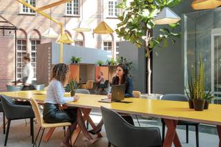 <p><strong></strong></p>
<p>Bent u op zoek naar een full-service privékantoor dat 24/7 beschikbaar is? <br /> Of heeft u voldoende aan een plekje in de sfeervolle gemeenschappelijke werkruimte? </p>
<p>Bij Interoffices - gelegen in het mooie, historische Paterspand te Turnhout - kan u kiezen uit diverse mogelijkheden. Van een virtueel kantoor tot een full-service privékantoor, vergader- en congreszalen met catering, de mogelijkheden zijn eindeloos. In 2022 wordt tevens een restaurant van Bartel Dewulf geopend in de aanpalende voormalige kerk. Onze klanten zullen bovendien gebruik kunnen maken van de nieuwe ondergrondse parking welke een rechtstreekse inrit zal hebben via de Paterstraat.</p>
<p><br /> Full service kantoren betekent bij Interoffices:<br /> - volledig ingericht en uitgerust met kwalitatieve materialen<br /> - onthaaldiensten, post- en telefoonbeheer</p>
<p>- unieke telefooninfrastructuur en internetconfiguratie met firewalls<br /> - beheer van catering<br /> - water, elektriciteit, verwarming</p>
<p>- dagelijkse schoonmaak</p>
<p>- taksen op het gebouw</p>
<p>- onroerende voorheffing</p>
<p>- ...<br /> <br /> Prijzen privékantoor                       vanaf 700 euro/maand<br /> Prijzen co-working spaces               vanaf 219 euro/maand<br /> Prijzen vergaderzalen                     vanaf 90 euro/dag<br /> Prijzen maatschappelijke zetel         vanaf 69 euro/maand<br /> Prijzen virtueel kantoor                   vanaf 65 euro/maand</p>
<p> </p>
<p>Bovendien kan elke klant van Interoffices gratis gebruik maken van de gemeenschappelijke werkruimten op al onze locaties. (Brussels Airport, Brussels Expo, Brussels Parliamant, Antwerp East,…)</p>
<p>Kantoor 2 pers: vanaf 700 euro/maand</p>
<p>Kantoor 4 pers: vanaf 1000 euro/maand</p>
<p>Kantoor 6 pers: vanaf 2000 euro/maand</p>
<p> </p>
<p>Voor grotere teams – prijzen op aanvraag.<br /><br /></p>
<p>Ook mogelijkheid tot verhuur 1<sup>ste</sup> verdieping.</p>
<p>Prijzen op aanvraag</p>