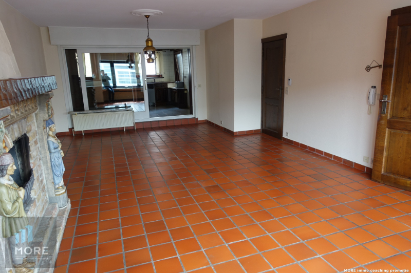 Rijwoning, momenteel bestaande uit een handelsgelijkvloers met appartement op het Gemeenteplein - foto 5