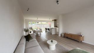 <p><span>Zeer goedgelegen, kwalitatieve moderne nieuwbouw gelegen in de Moorstraat te Sint-Eloois-Vijve.</span><br /><br /><span>Goedgelegen MODERNE kwalitatieve nieuwbouw, voorzien van de laatste technieken.</span><br /><span>INDELING: inkom, apart toilet, gezellige lichtrijke leefruimte met open geïnstalleerde keuken, berging en wasplaats, eventuele carport, en op het verdiep 3 slaapkamers en badkamer.</span><br /><br /><span>Voorzien van ZONNEPANELEN, vloerverwarming warmtepomp.</span><br /><br /><span>Info: emiel@immobeguin.be</span></p>