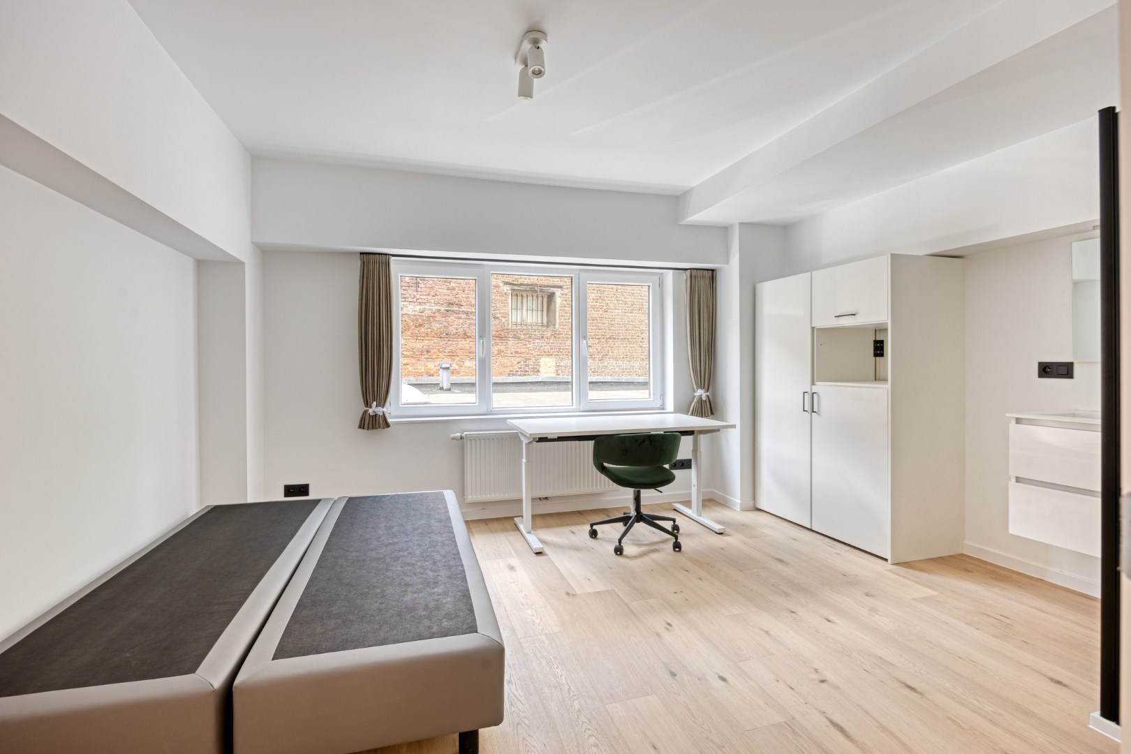 Volledig gerenoveerde studentenkamer in residentie met 15 studentenkamers en een 1slaapkamer appartement in hartje Leuven - EPC label A! - foto 3