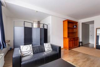 Op een zeer gunstige ligging, pal in de Theaterbuurt, bevindt zich dit volledig gemeubelde studioappartement op de eerste verdieping vlak aan...