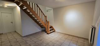 Dit pand, te huur en onmiddellijk te betrekken, kan worden aangewend voor diverse activiteiten.Op dit ogenblik is het onderverdeeld in diverse...