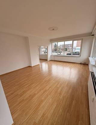Dit appartement ligt op korte wandelafstand van het centrum van Maaseik en diverse faciliteiten (cultureel centrum, zwembad, fitness, winkels,...