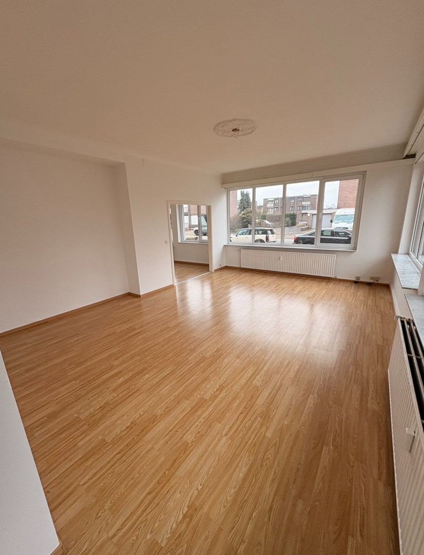 Ruim gelijkvloers appartement met drie slaapkamers in Maaseik - foto 3