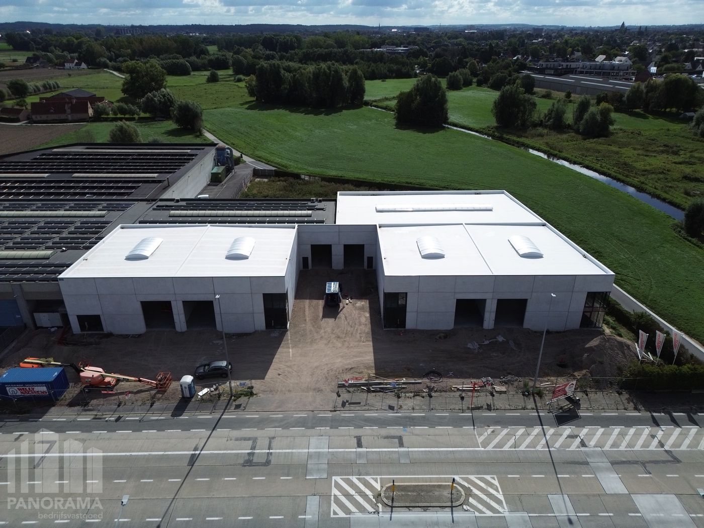 NIEUWBOUW KMO-UNIT VAN +/- 230 M² MET INPANDIG KANTOOR VAN 50 M² OP COMMERCIËLE LIGGING AAN GENTSEWEG TE WAREGEM - foto 4