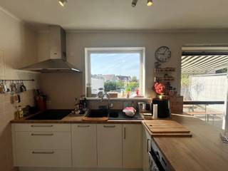 Appartement in het centrum van De Pinte met tuin en zonnig terras! Op de Baron de Gieylaan vinden we dit appartement met 2 slaapkamers terug...