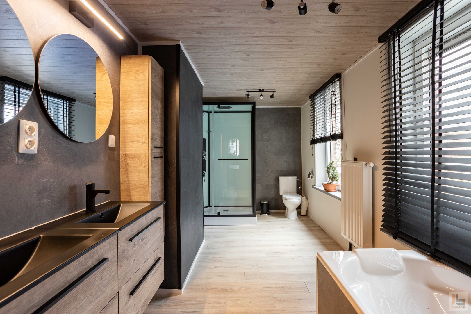 Volledig gerenoveerde woning met 4 slaapkamers in het centrum van Ronse - photo 5