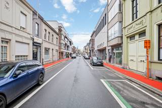 Veelzijdig handelspand op toplocatie in Waregem.Dit commercieel gelegen handelspand bevindt zich in de bruisende Stationsstraat, dé drukke...