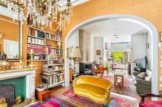 Charming townhouse to renovate with garden on MechelsepleinOn a prime location on the bustling Mechelseplein in Antwerp is this spacious townhouse...