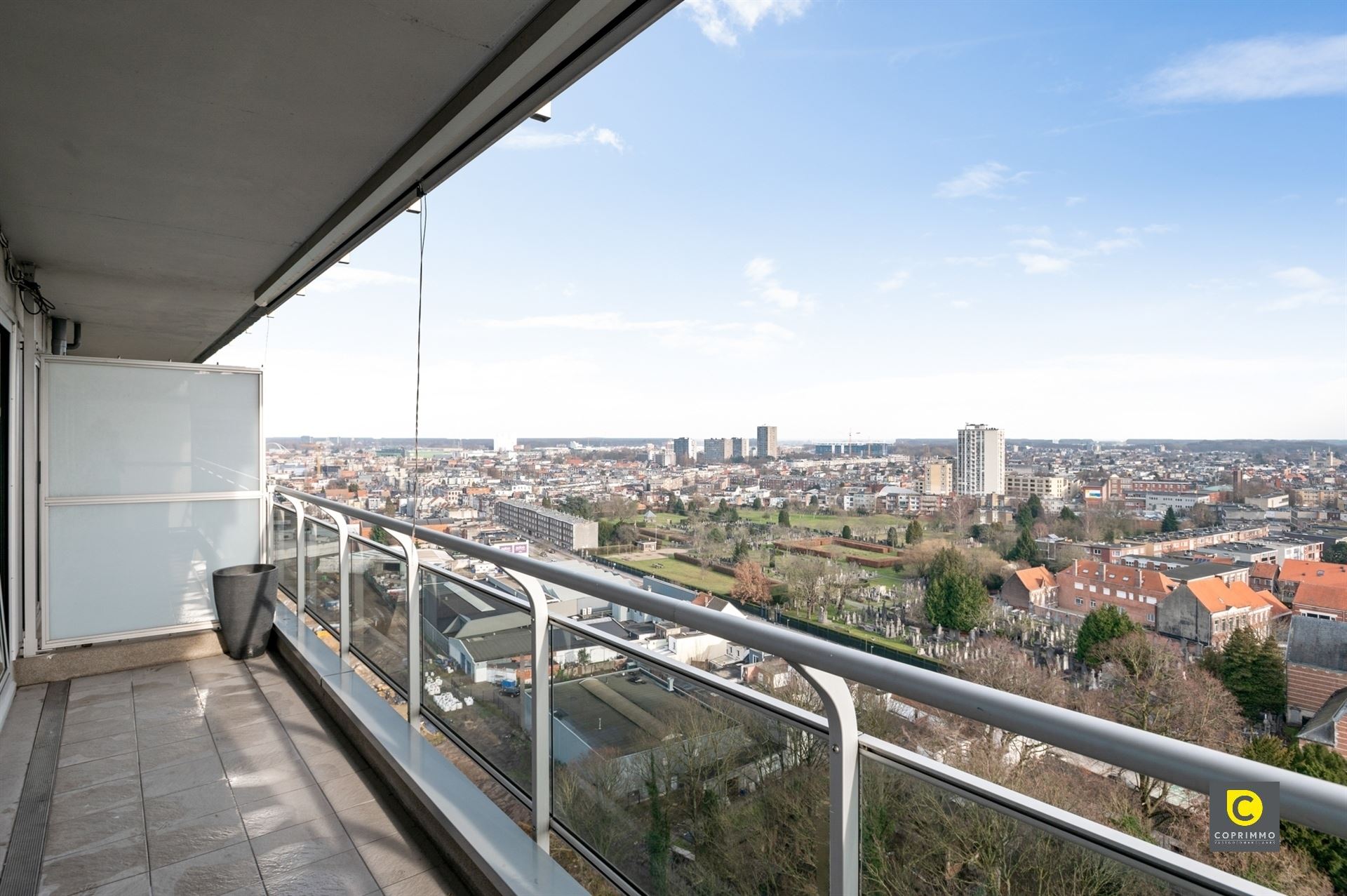 Kwalitatief gerenoveerd appartement met terras - foto 4