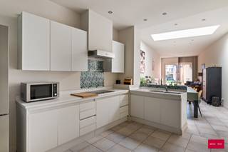 Instapklare gezinswoning met 3 slaapkamers en zonnige stadstuin. Op een centrale ligging bevindt zich deze verrassend ruime en instapklare woning...