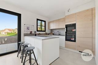 ENERGIEZUINIGE NIEUWBOUWWONING MET 4 SLPKS Ben je op zoek naar een idyllisch thuis in een charmante omgeving? Dan verwelkomen we je graag in ons...