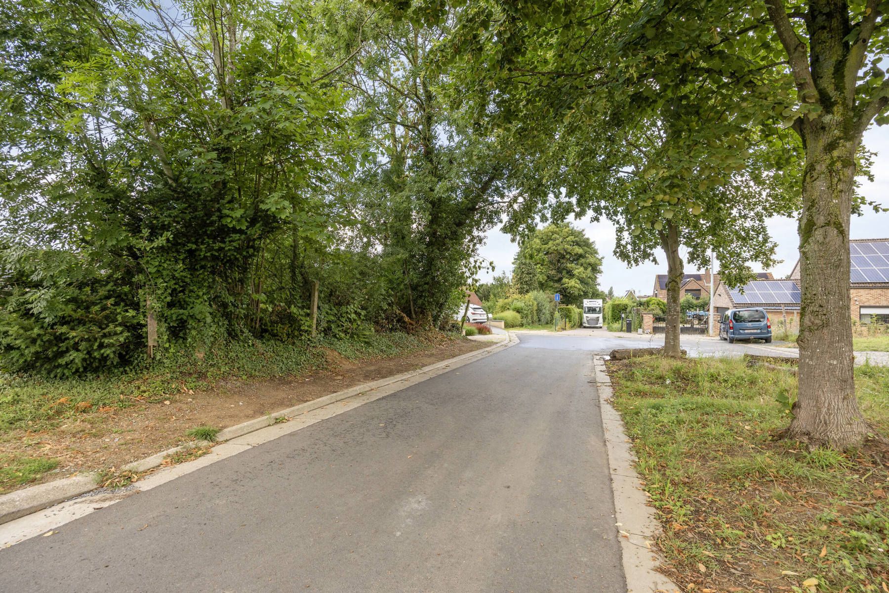 Prachtig gelegen bouwgrond 6a 63ca op wandelend afstand van het Hallerbos. - foto 1