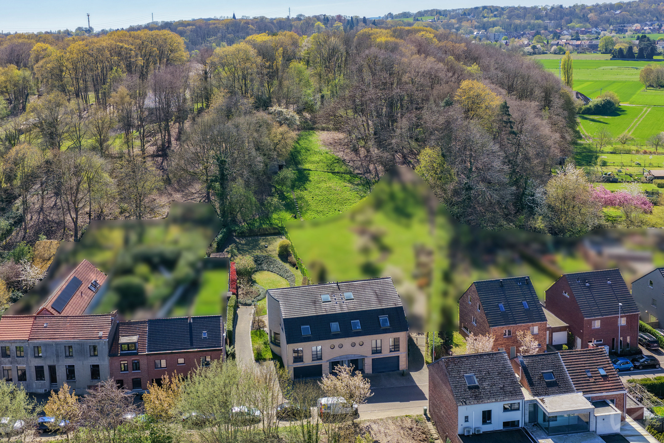 Uitzonderlijk ruime woning grenzend aan parkgebied - foto 2