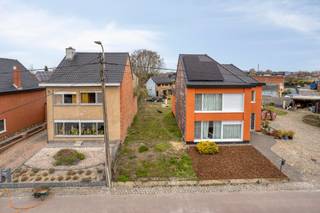 Te koop: bouwgrond voor gesloten bebouwing in Leest, gelegen aan Dorpstraat, op een rustige en residentiële locatie. Deze zeldzame bouwgrond biedt...