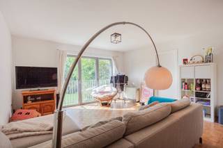 Dit lichtrijke appartement biedt een aangename en ruime leefomgeving met een mooie inval van natuurlijk daglicht en een rustgevend zicht op het...