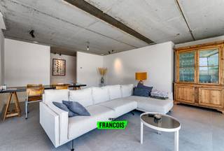 Deze moderne villa bevindt zich in de Snoekstraat, een doodlopende straat in een rustige en kindvriendelijke woonwijk te Vlissegem. Het...