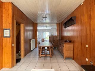 <p><span>VAN DYCKSTRAAT 31 2850 BOOM</span></p><p><span>Rustig gelegen rijwoning met tuin!</span></p><p><span> </span></p><p><span>Deze rijwoning is gelegen in een rustige enkelrichtingstraat nabij het gemeentelijk park van Boom.</span></p><p><span>In de directe omgeving zijn er meerdere scholen en winkels. Deze zijn veilig bereikbaar te voet of per fiets.</span></p><p><span> </span></p><p><span>De woning zelf is op te frissen en straalt een aangename sfeer uit.</span></p><p><span>Grenzend aan de keuken is er een terras en een tuin.</span></p><p><span> </span></p><p><span>De woning zelf omvat op het gelijkvloers een inkomhal, leefruimte met aansluitend een keuken, badkamer met douche, een aparte wc, terras en een tuin.</span></p><p><span>Op Verd. +1: 2 volwaardige slaapkamers</span></p><p><span>Op Verd. +2: een zolderkamer en berging</span></p><p><span>Op Verd. -1: een bergkelder</span></p><p><span> </span></p><p><span>Wenst u meer info of een bezoek? Contacteer ons gerust via 03 888 44 01 of via <span>info@immodillen.be</span></span></p><p><span> </span></p><p><span> </span></p>