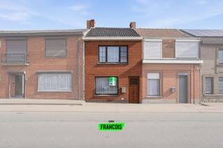 In Poperinge, net binnen de ring bevindt zich deze te renoveren woning. Deze woning heeft een totale oppervlakte van 420m² en een...