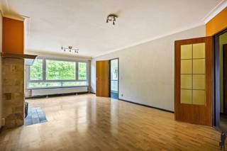 <strong>Lichtrijk appartement met 2 slaapkamers en terras</strong><br /><br />In een <strong>rustige</strong> buurt bevindt zich een <strong>ruim twee slaapkamer appartement</strong> op de eerste verdieping van een kleinschalig appartementsgebouw. Het appartement gelegen op wandelafstand van de Bremweide en nabij invalswegen, winkels, horeca, scholen, openbaar vervoer en het domein Rivierenhof.<br /><br /><strong>Indeling</strong><br />- Inkomhal<br />- Ruime lichtrijke leefruimte<br />- Geïnstalleerde Keuken <br />- Slaapkamer 1<br />- Slaapkamer 2<br />- Extra kamer<br />- Badkamer met bad<br /><br /><strong>Bijzonderheden<br /></strong>- Mobiscore <strong>8,8/10</strong><br /><strong>- EPC A </strong>met een score van<strong> 97 kWh/(m² jaar)</strong><br />- Extra ruimte aanwezig die kan dienen als opbergkamer of hobbykamer<br />- Terras op het<strong> zuidoosten<br /></strong>- Algemene kosten 140€<br /><br />GA NAAR WWW.DEBOERENPARTNERS.BE OM RECHTSTREEKS UW ONLINE AFSPRAAK IN TE PLANNEN<strong><br /></strong>