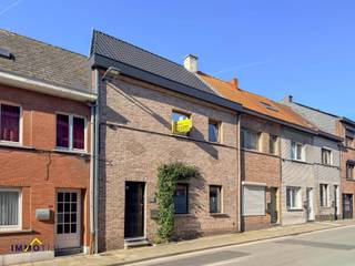 Recent vernieuwde woning met tuin in hartje Aalst!Deze volledig instapklare woning beschikt op het gelijkvloers over een inkomhal, een karaktervolle...