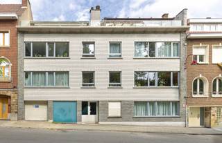 Lichtrijk en ruim penthouse met 52m² terras en garage in rustige buurtGelegen in 1082 Sint-Agatha-Berchem, grens Koekelberg.In een verzorgd en...