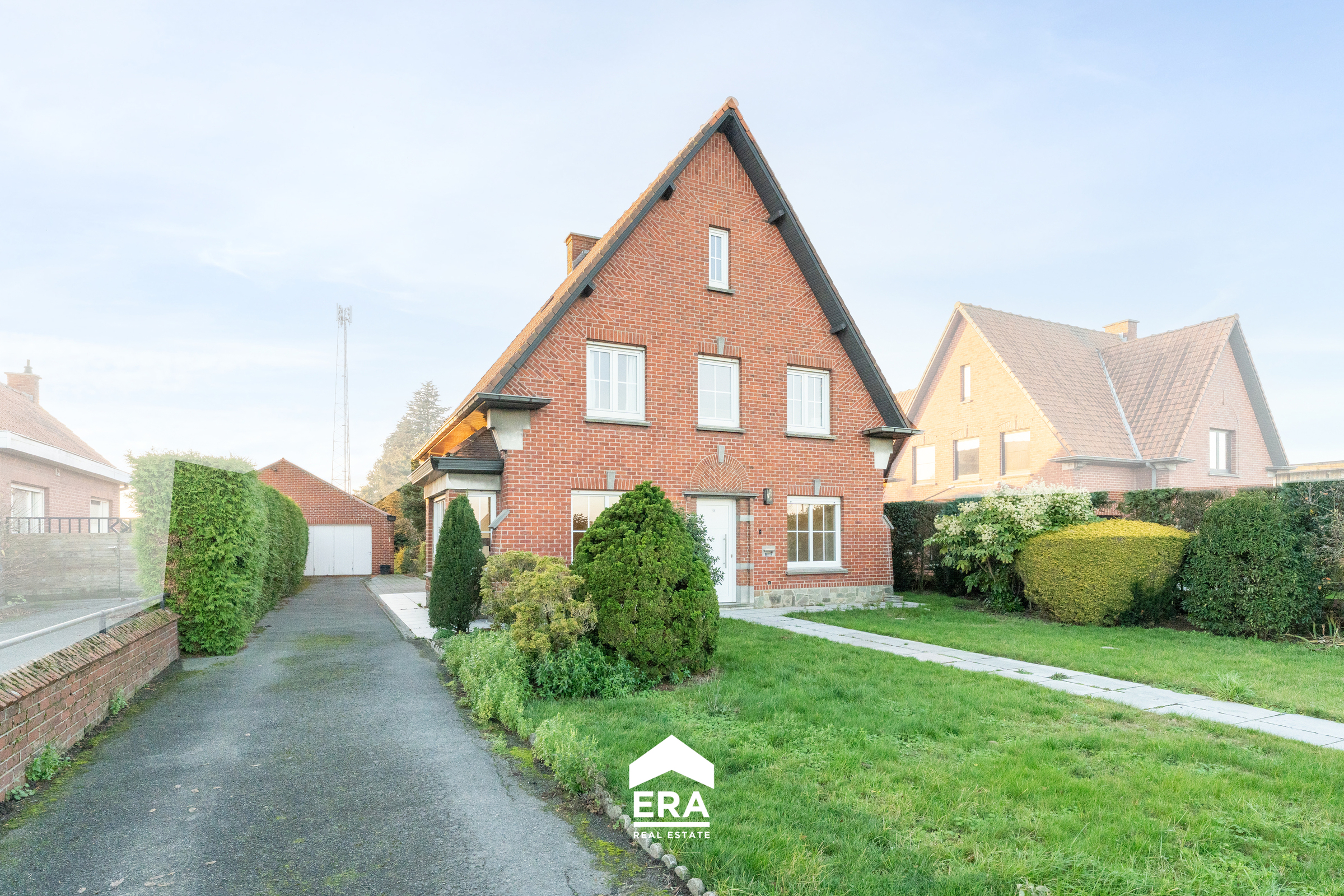 Ruime gezinswoning met 4 slaapkamers en garage (1.120 m²) - foto 2