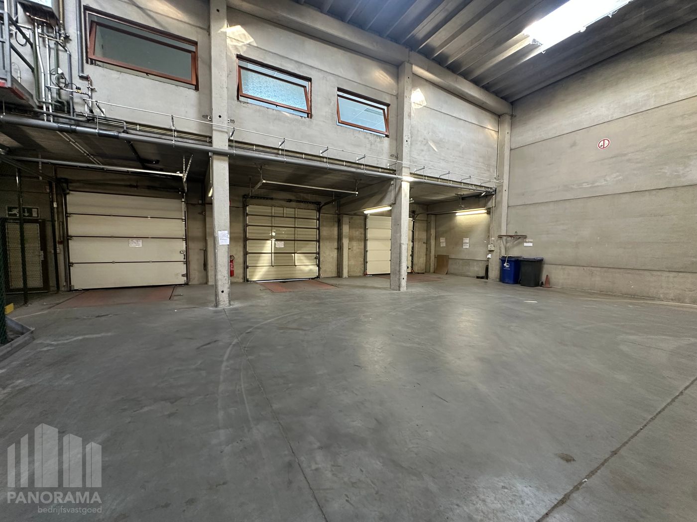 Strategisch gelegen logistiek magazijn van 1.500 m² met 100 m² kantoorruimte te huur op LAR P52 C in Rekkem. - foto 4