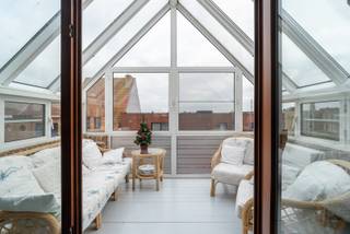Ontdek dit charmante 1-slaapkamer appartement gelegen op de derde verdieping in de Onze Lieve Vrouwstraat te Nieuwpoort-Stad. Gelegen in...